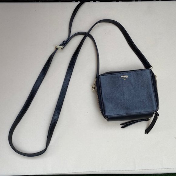 Fossil Crossbody Bag - Picture 1 of 6